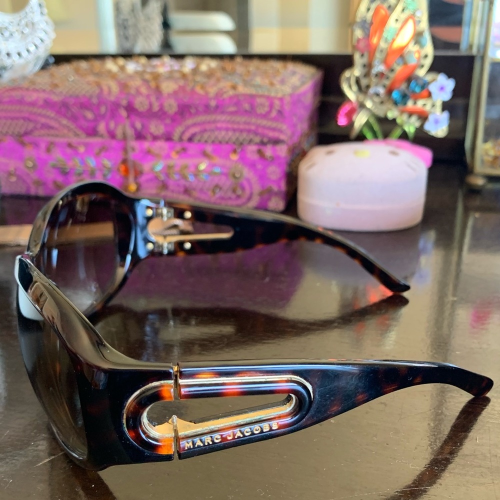 Marc Jacobs Gold Tortoise Sunglasses😎 - Picture 2 of 7
